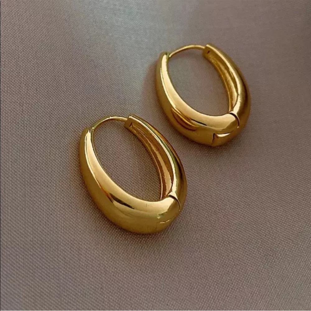 Affordable Fashion Finds Shiny Gold Chunky Hoop Earrings